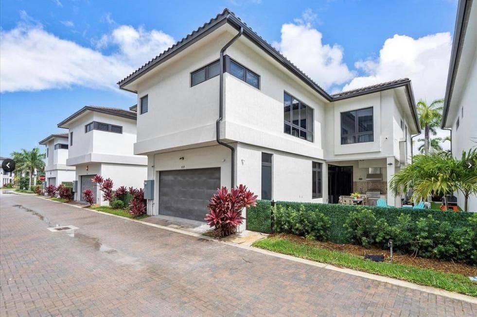 8225 Central Park Boulevard, Doral FL 33166 — 48