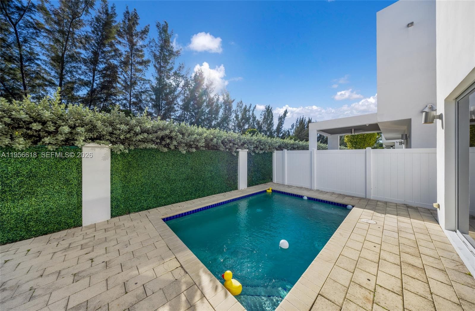 7541 NW 97th Ct, Doral FL 33178 — 40