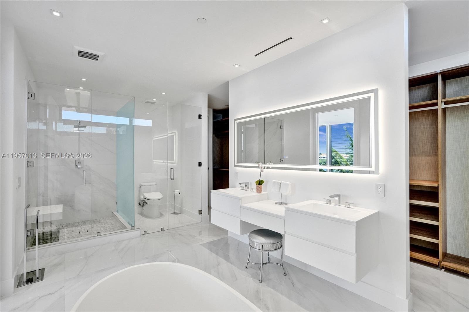 3750 Yacht Club Dr, Aventura FL 33180 — 35