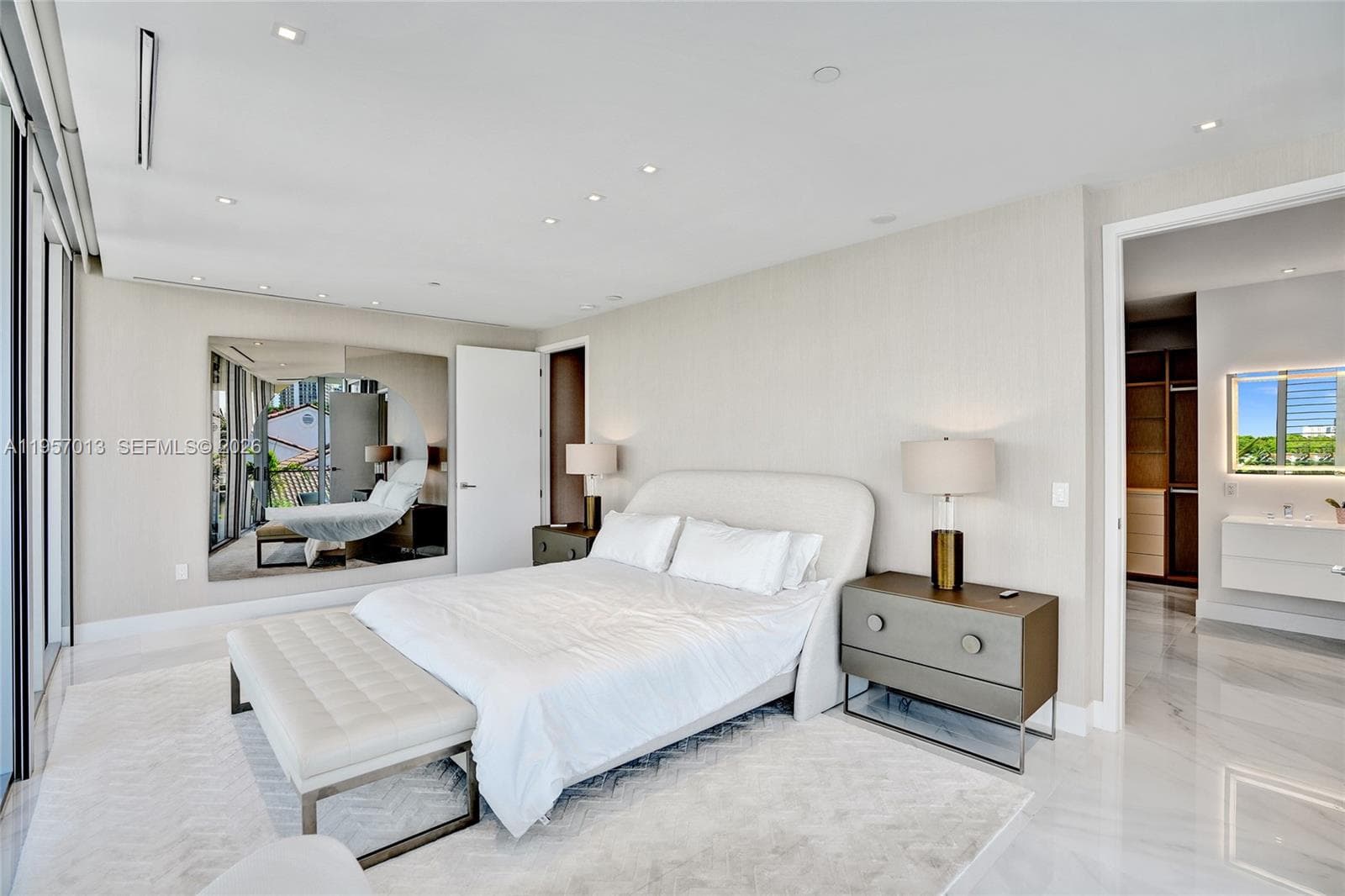 3750 Yacht Club Dr, Aventura FL 33180 — 31