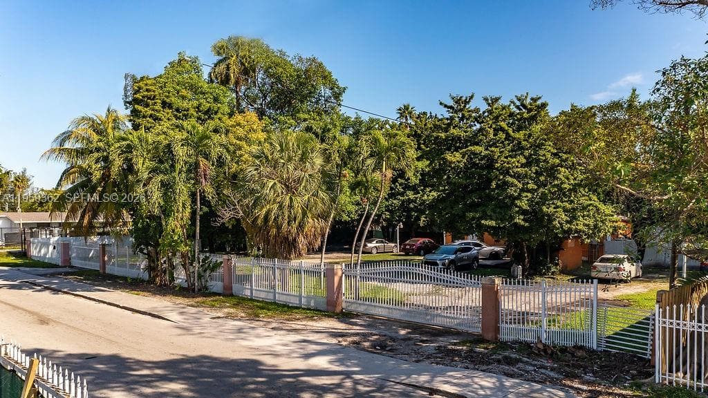 13265 Alexandria Dr, Opa-Locka FL 33054 — 9