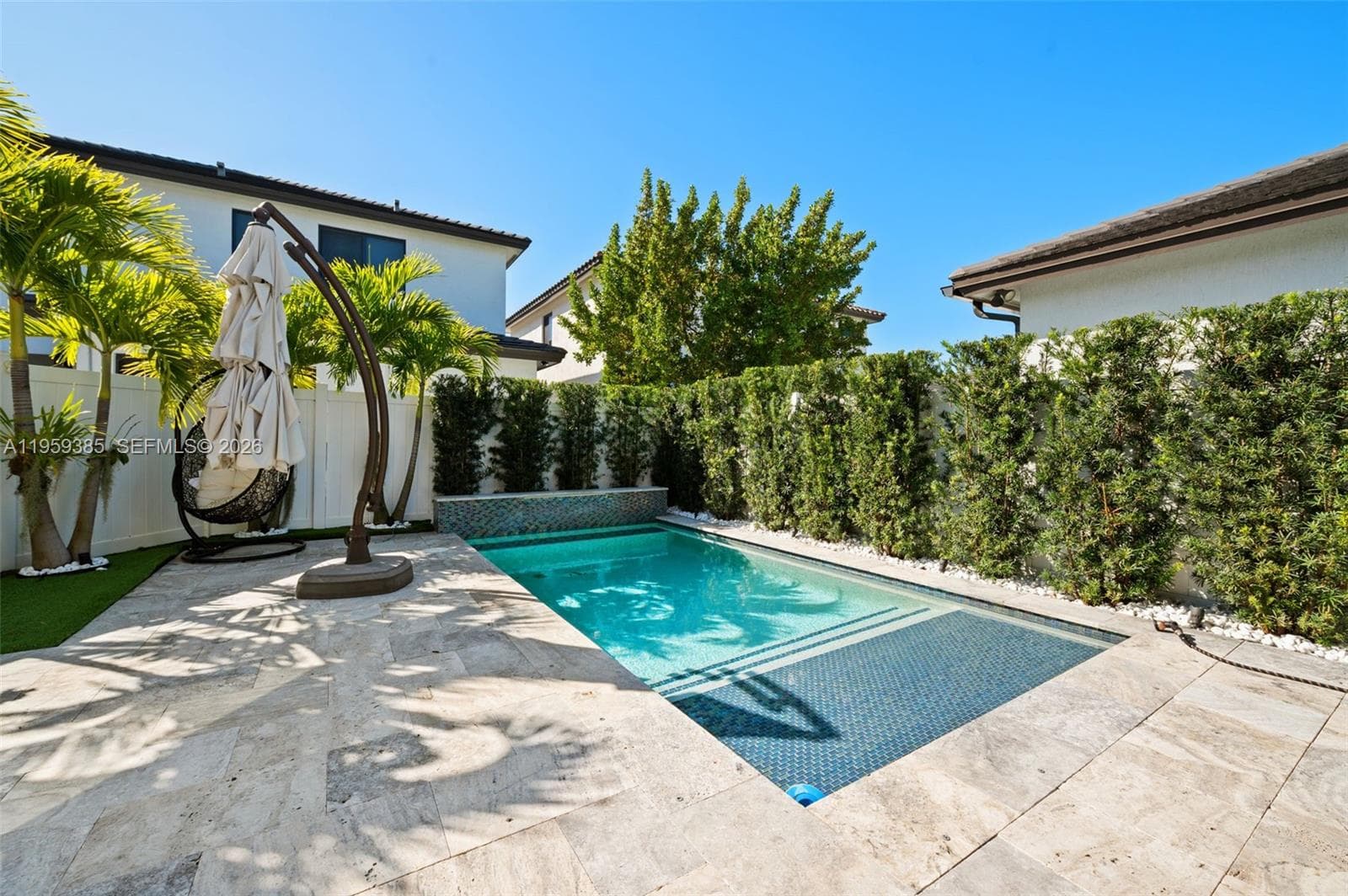 8118 NW 46th Ter, Doral FL 33166 — 33