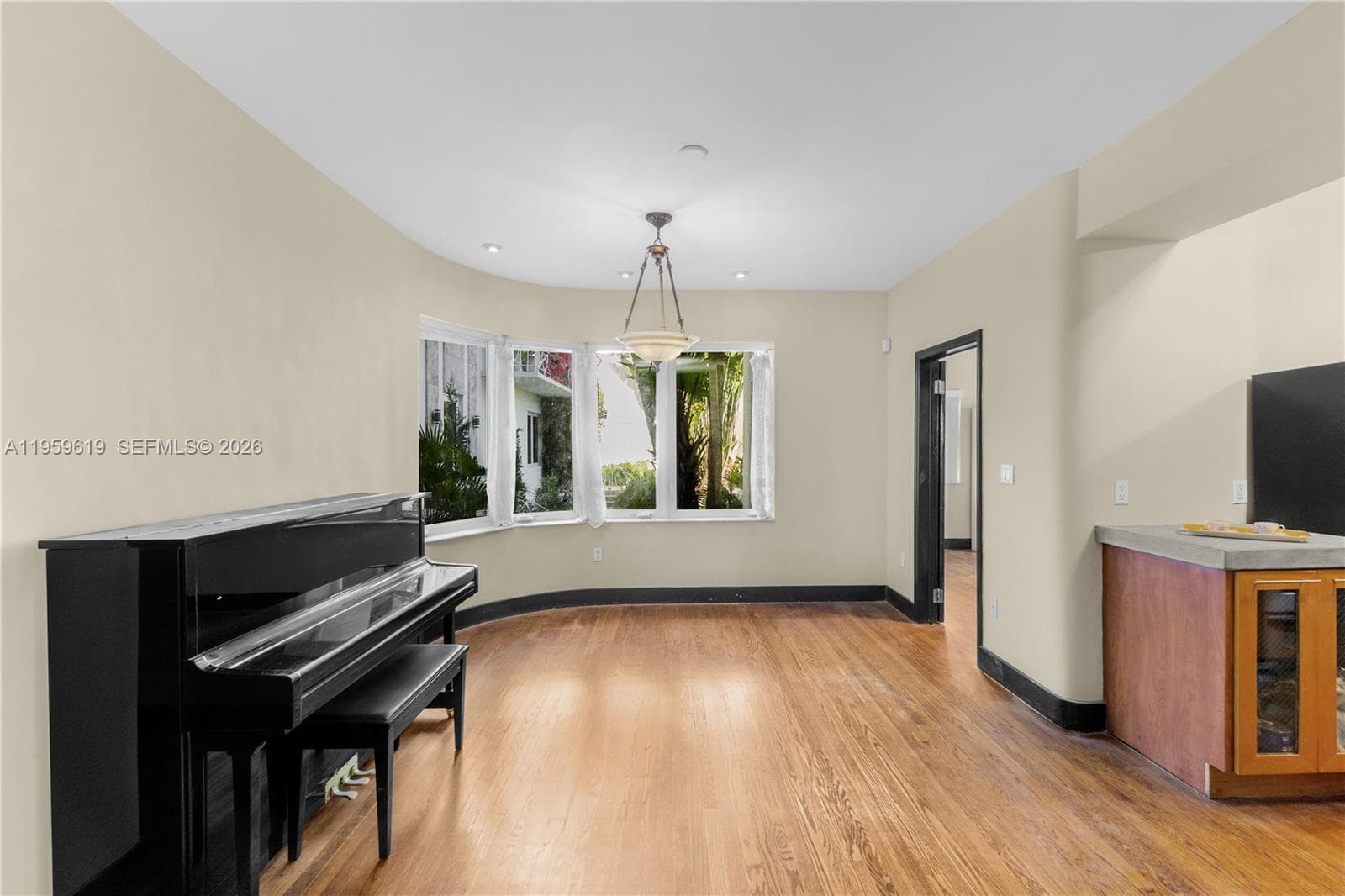 711 14th St # 4, Miami Beach FL 33139 — 24