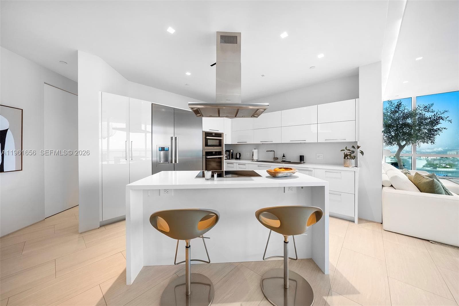 100 S Pointe Dr, Miami Beach FL 33139 — 13