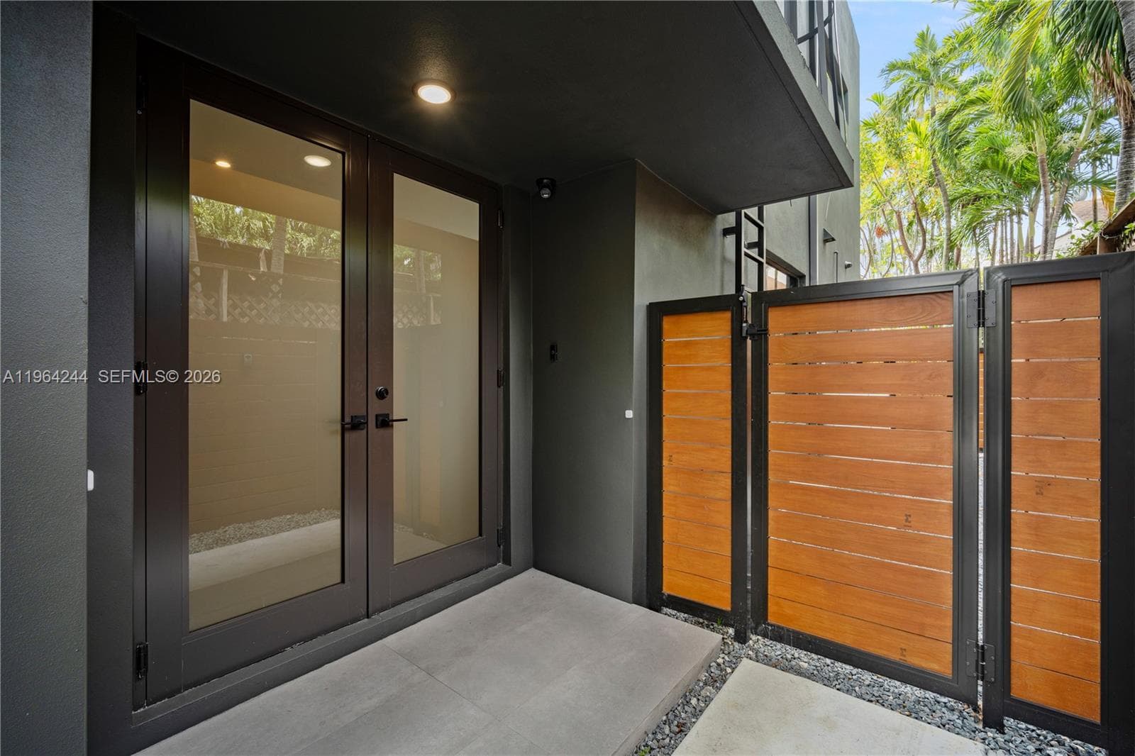 2962 W Trade Ave, Coconut Grove FL 33133 — 52