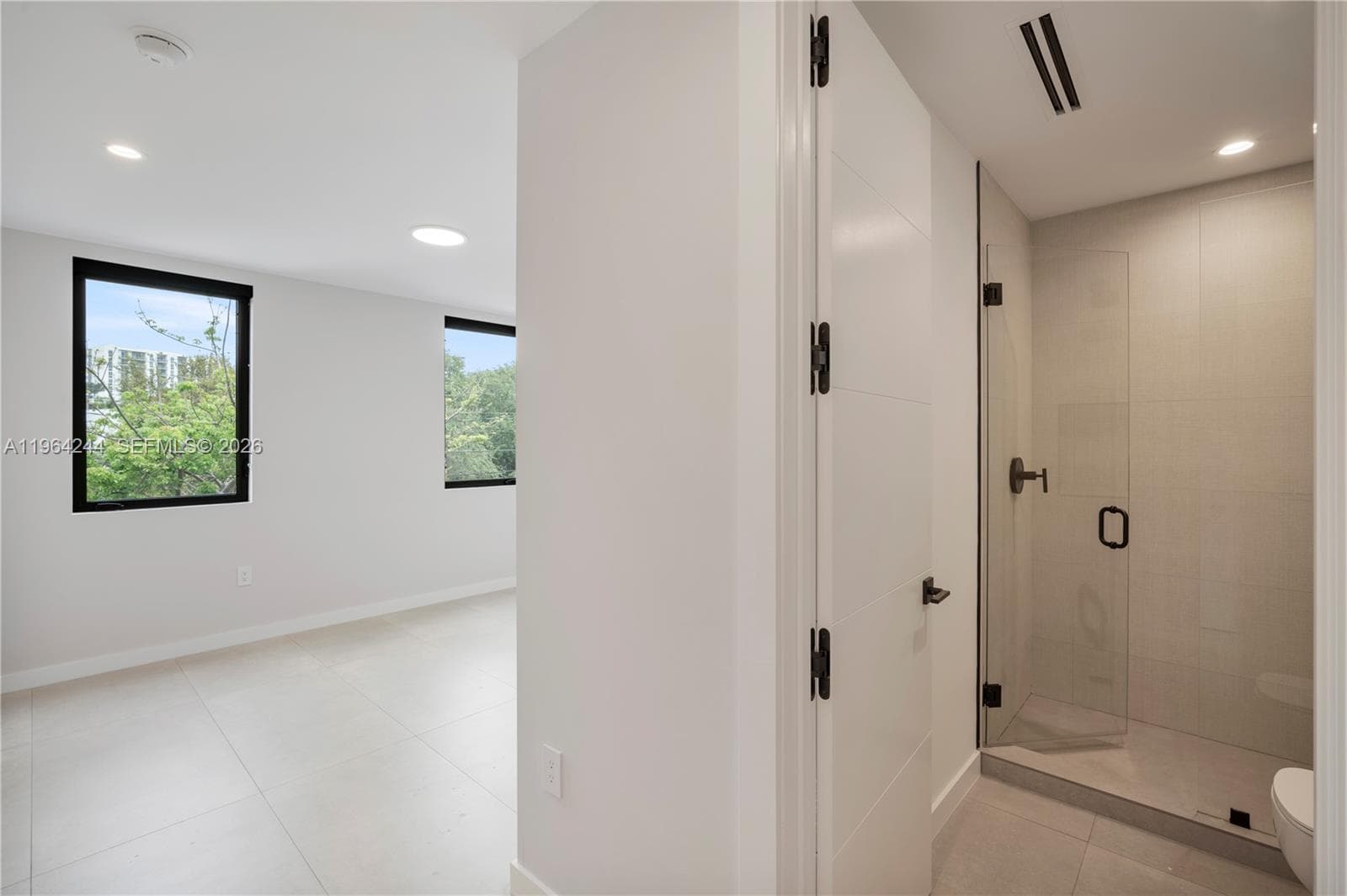 2962 W Trade Ave, Coconut Grove FL 33133 — 32