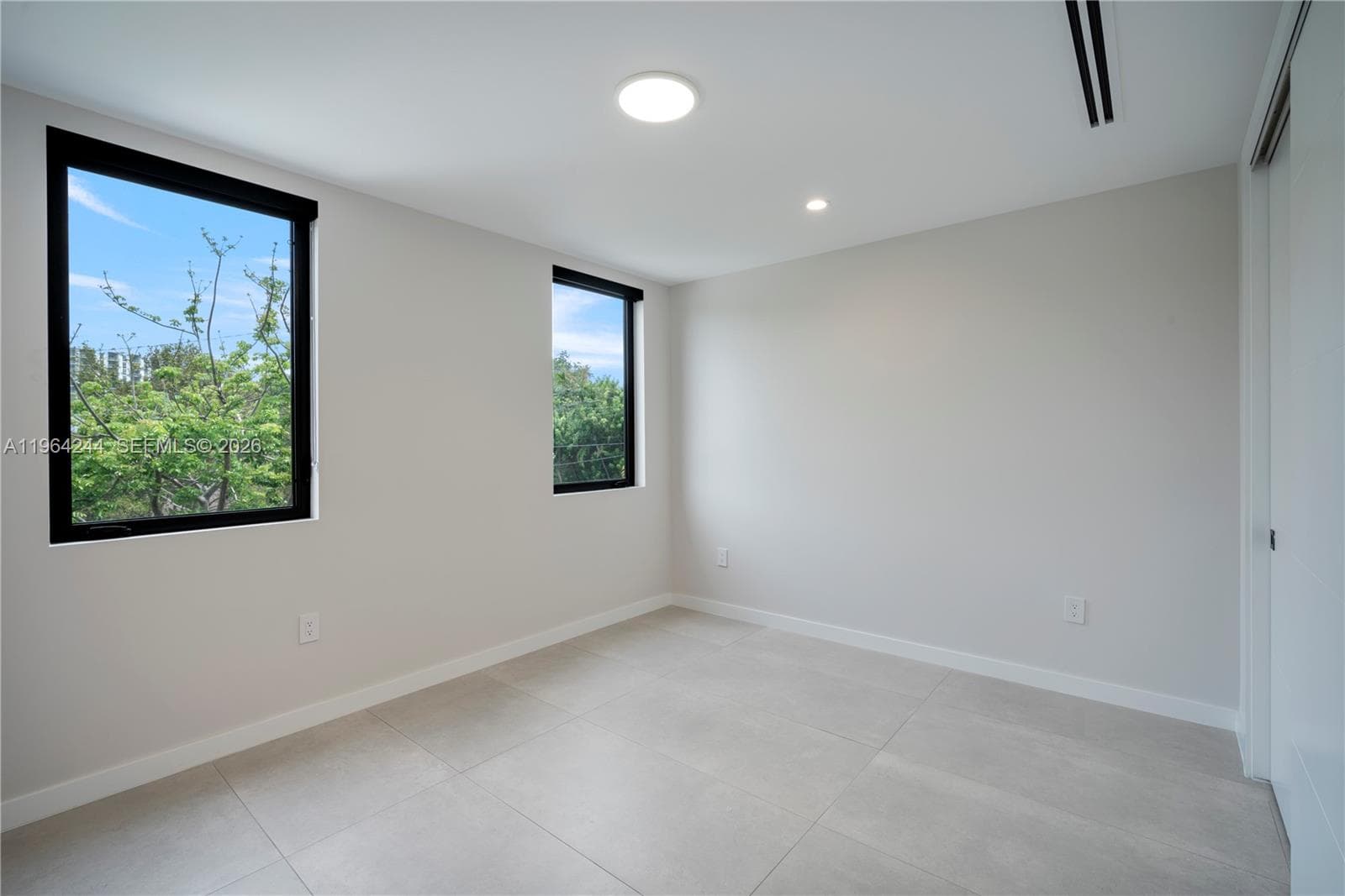 2962 W Trade Ave, Coconut Grove FL 33133 — 33
