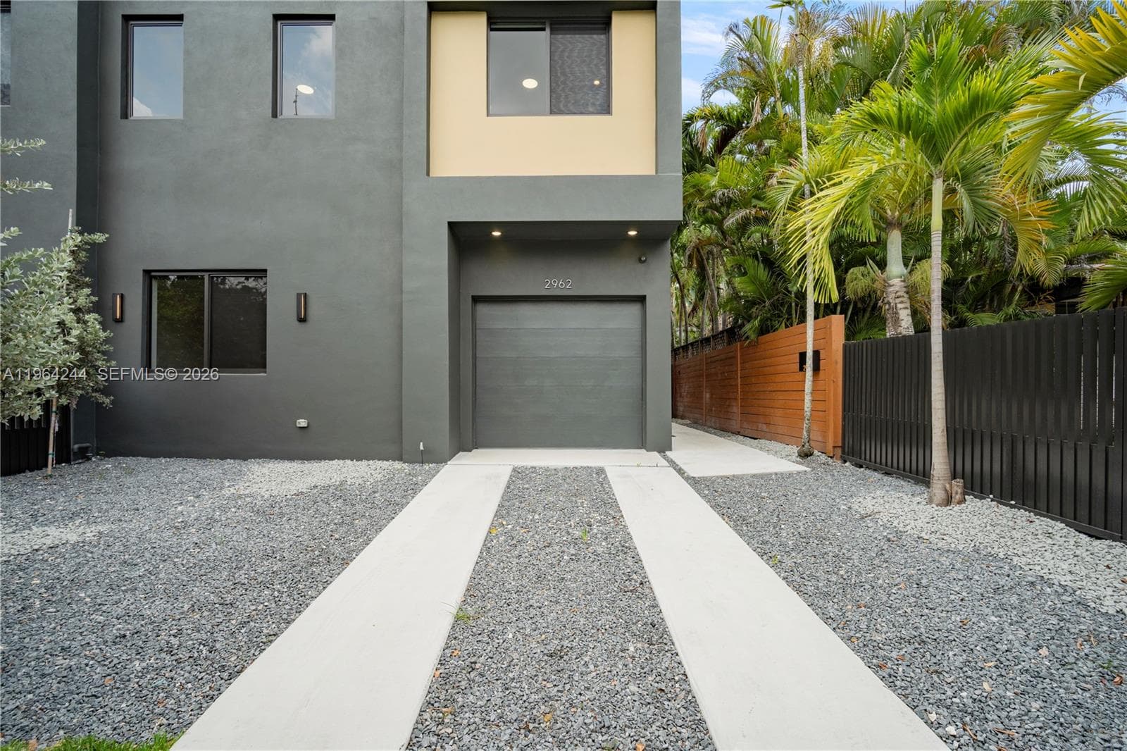 2962 W Trade Ave, Coconut Grove FL 33133 — 50