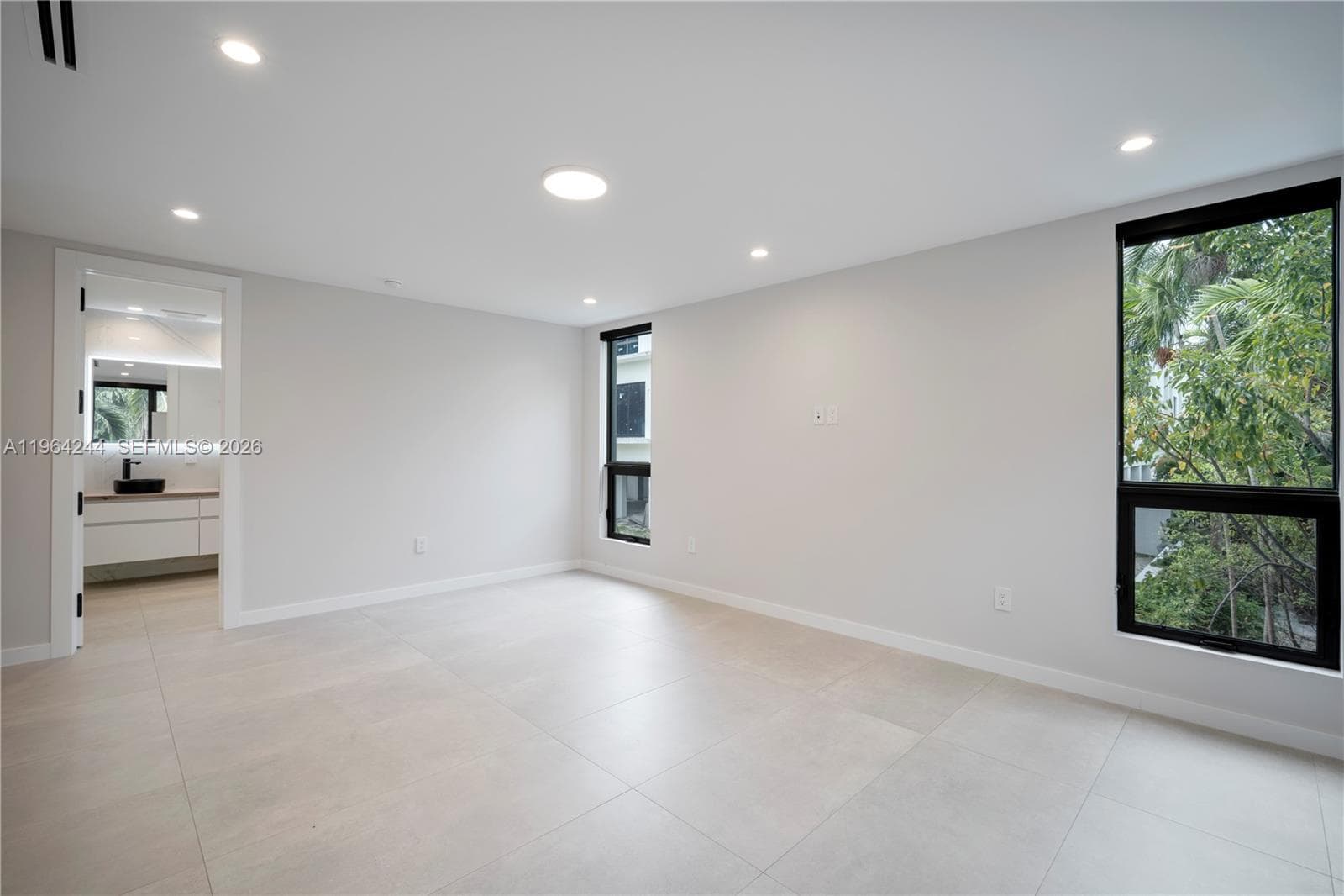 2962 W Trade Ave, Coconut Grove FL 33133 — 25