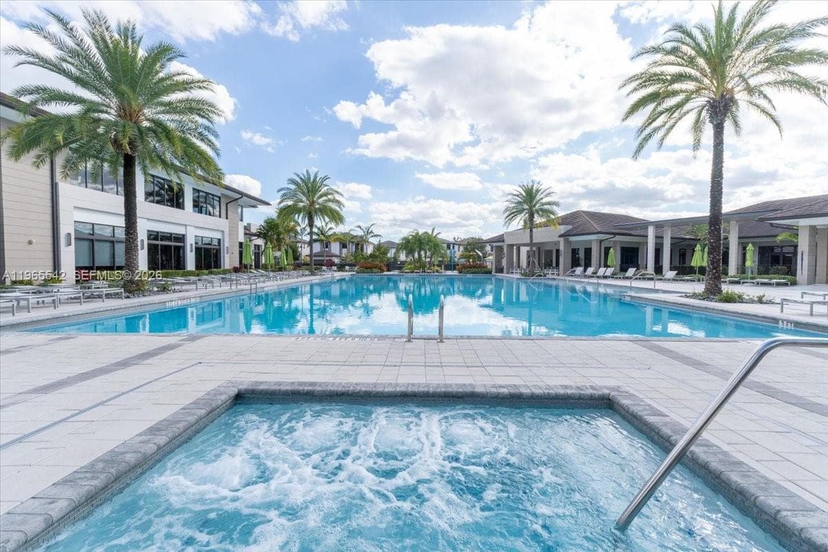 8096 NW 48th Ter, Doral FL 33166 — 43