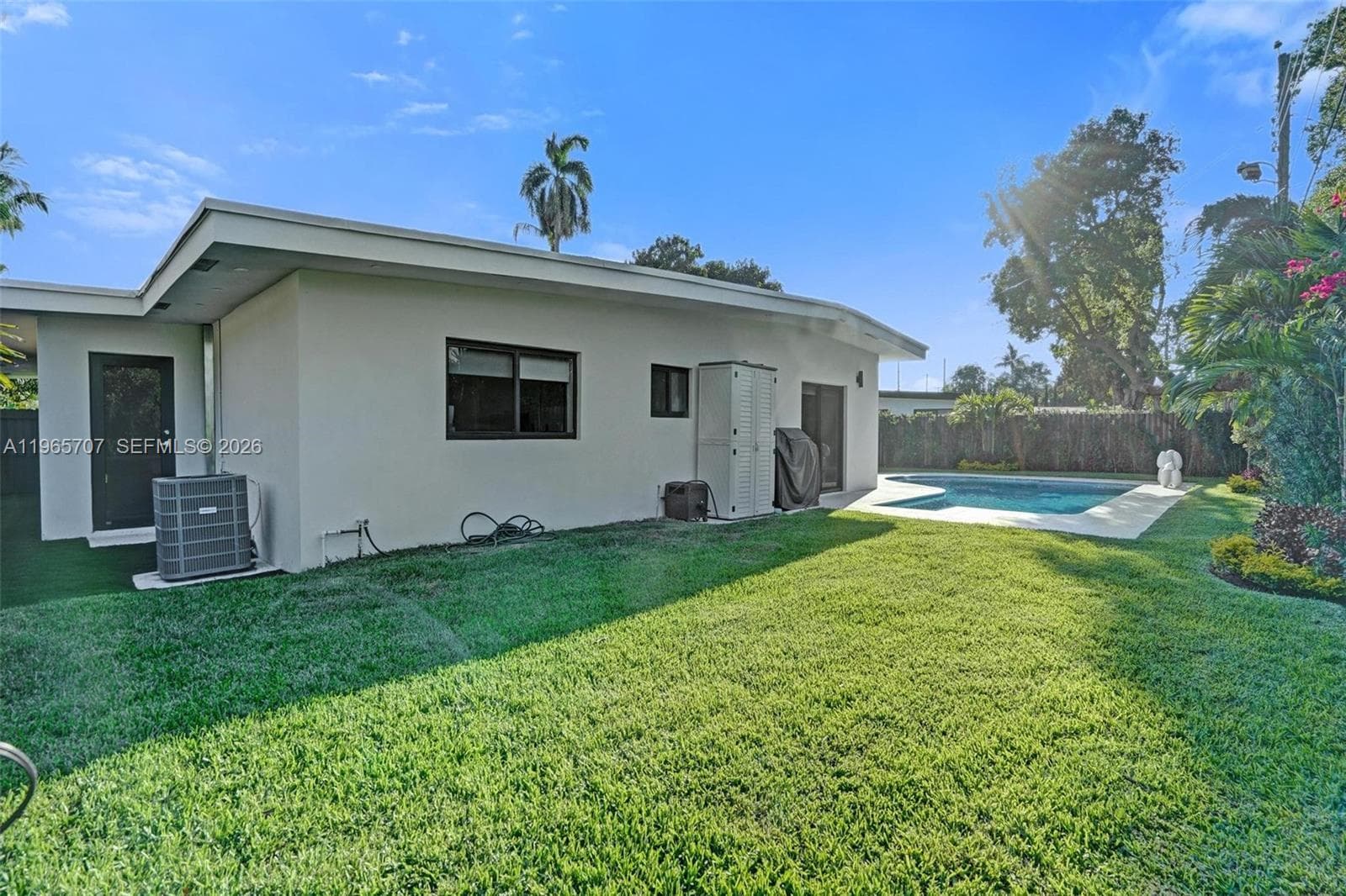 1941 NE 186th Dr, North Miami Beach FL 33179 — 43