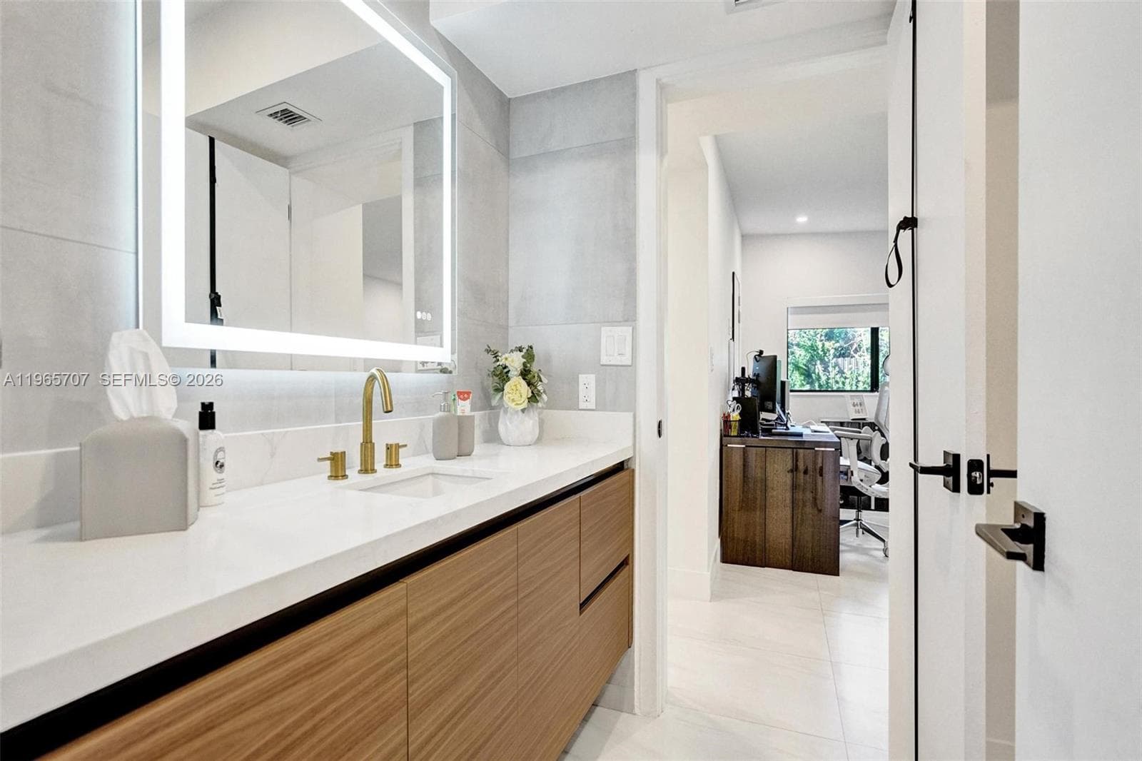 1941 NE 186th Dr, North Miami Beach FL 33179 — 22