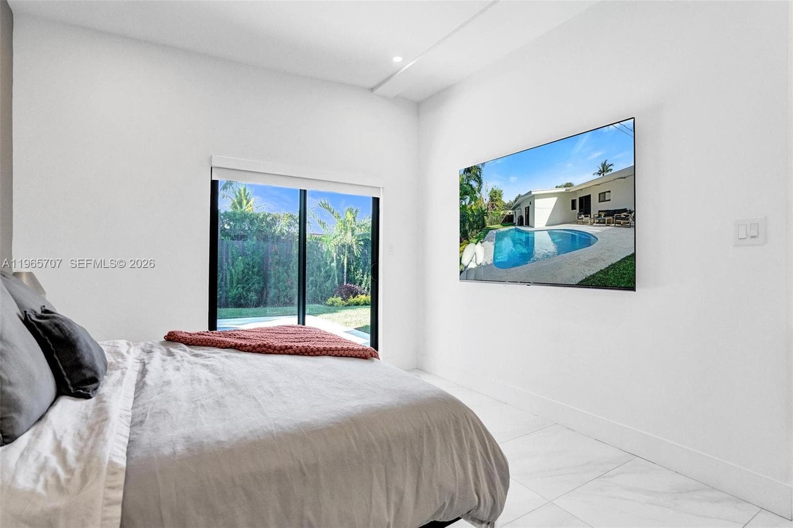 1941 NE 186th Dr, North Miami Beach FL 33179 — 33