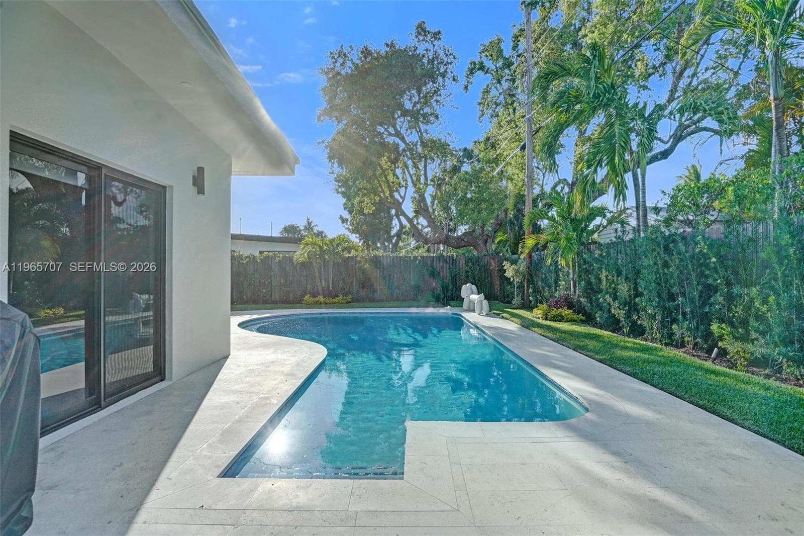 1941 NE 186th Dr, North Miami Beach FL 33179 — 45