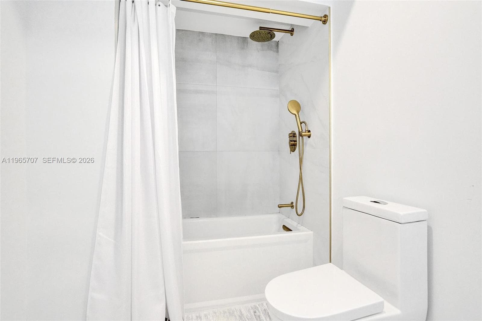 1941 NE 186th Dr, North Miami Beach FL 33179 — 31