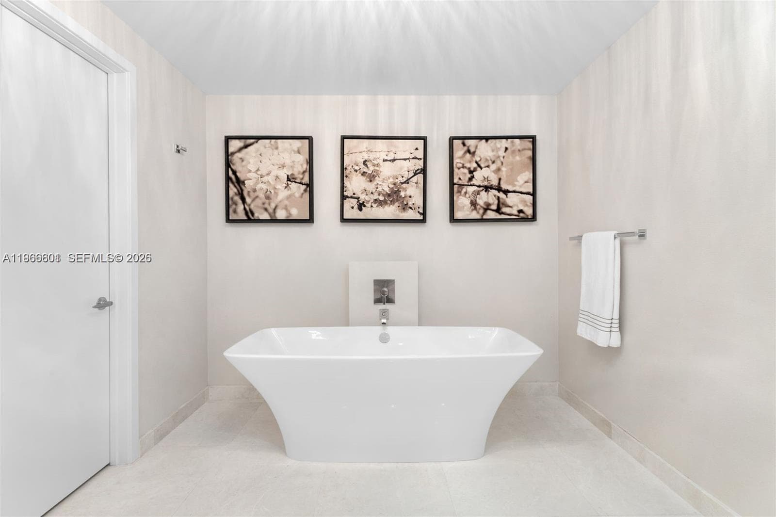 17301 Biscayne Blvd # 2110, North Miami Beach FL 33160 — 17