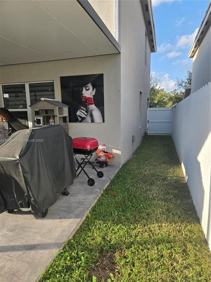 613 NE 5th Way, Florida City FL 33034 — 23
