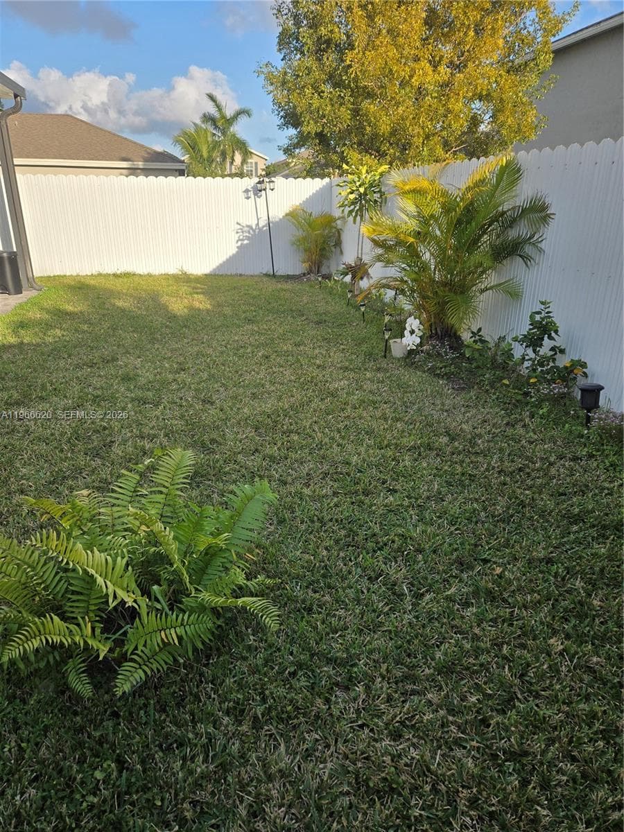 613 NE 5th Way, Florida City FL 33034 — 24
