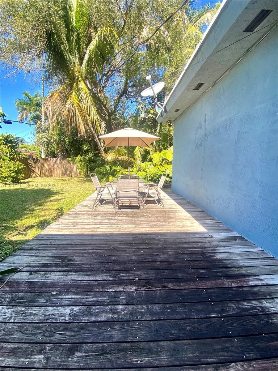 5975 SW 60th St, South Miami FL 33143 — 6