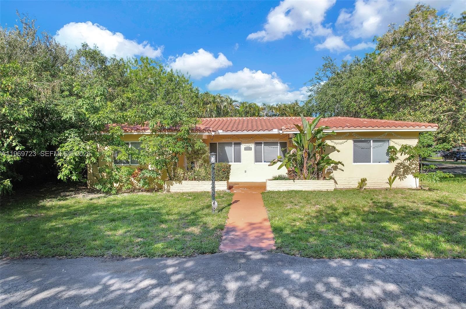 11919 NE 8th Ave, Biscayne Park FL 33161 — 2