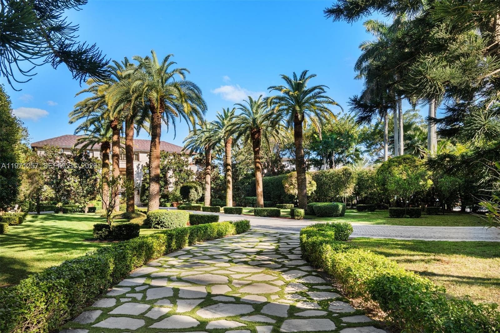 10 Tahiti Beach Island Rd, Coral Gables FL 33143 — 17