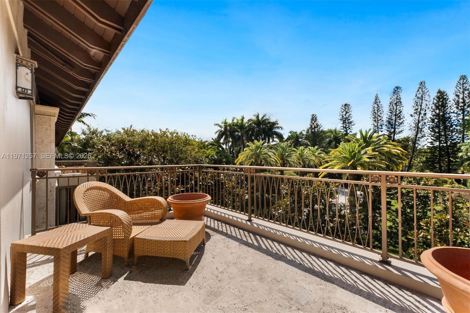 10 Tahiti Beach Island Rd, Coral Gables FL 33143 — 32