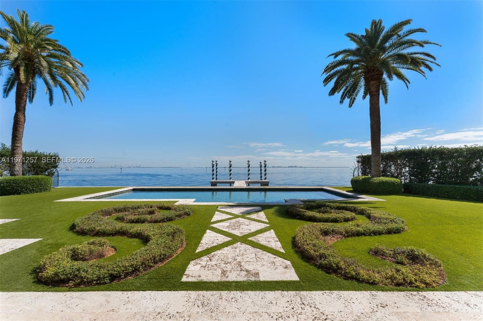 10 Tahiti Beach Island Rd, Coral Gables FL 33143 — 34