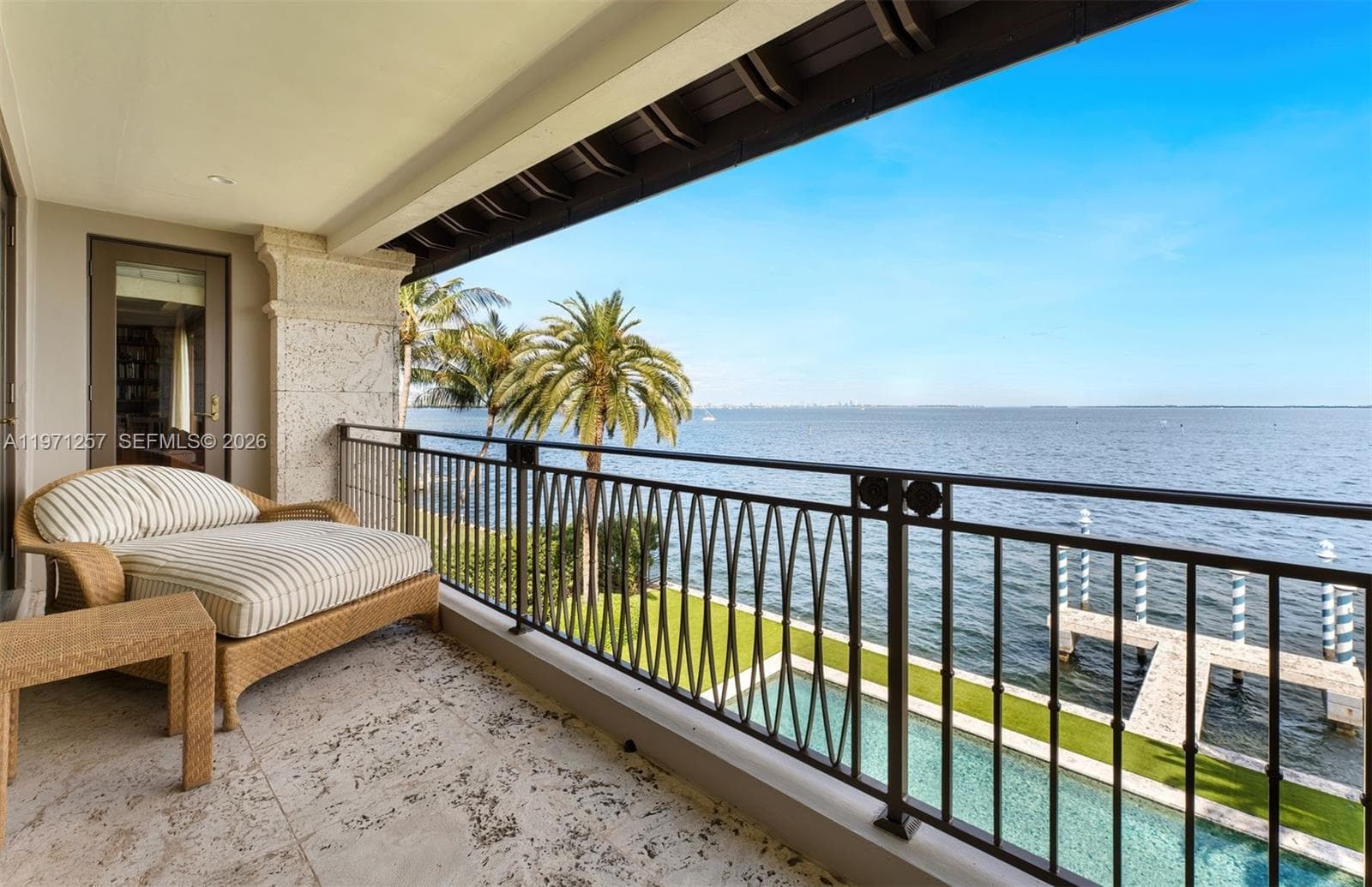 10 Tahiti Beach Island Rd, Coral Gables FL 33143 — 33