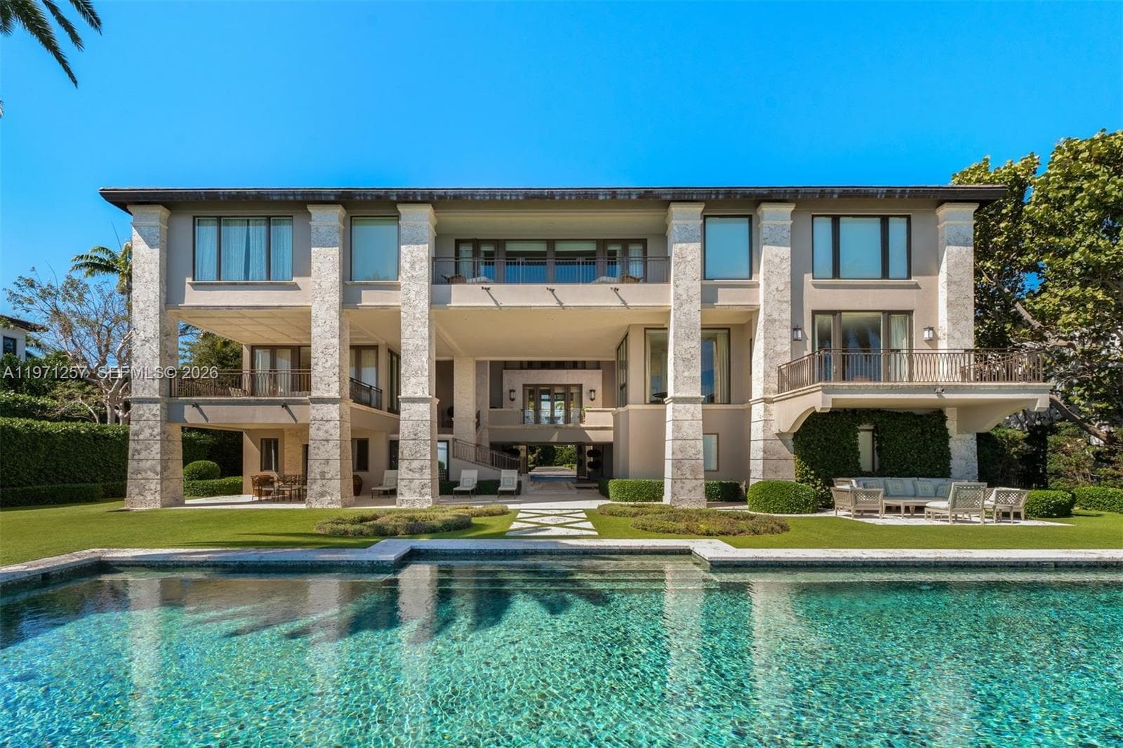 10 Tahiti Beach Island Rd, Coral Gables FL 33143 — 35