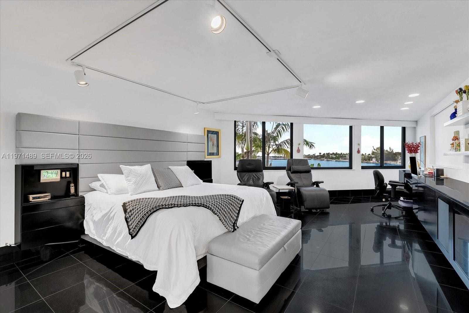 279 N Hibiscus Dr, Miami Beach FL 33139 — 38