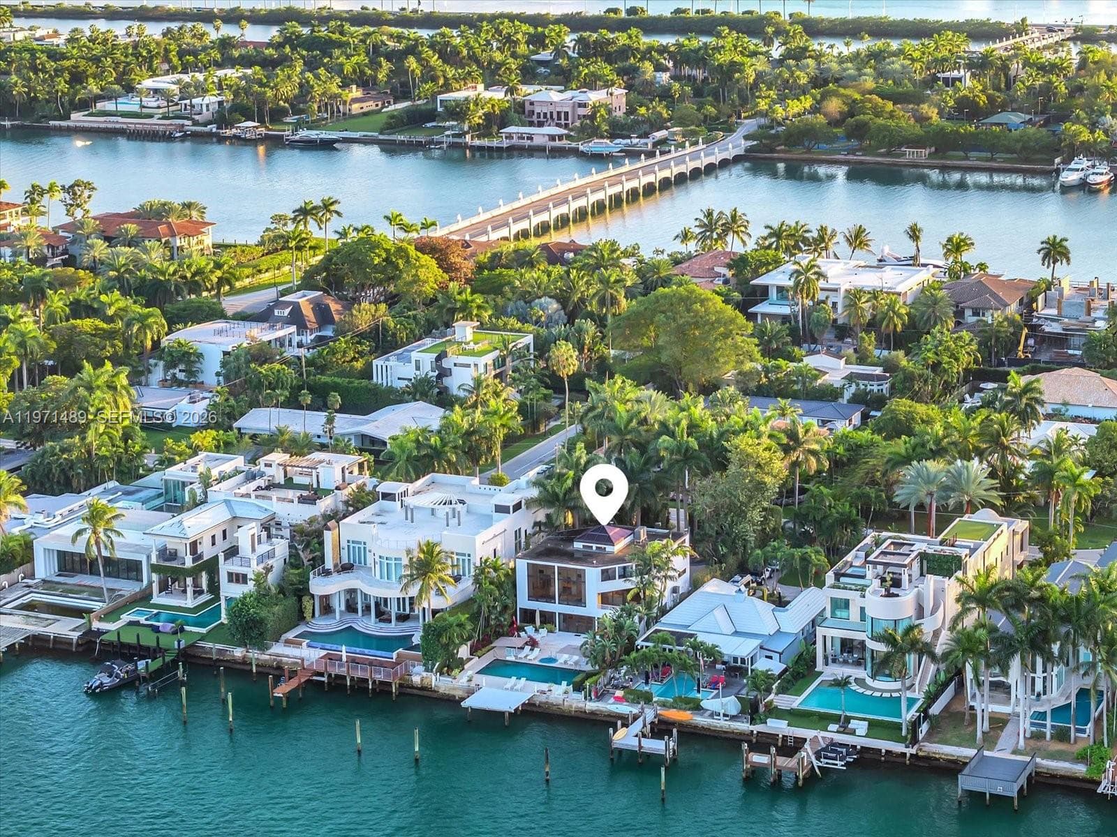 279 N Hibiscus Dr, Miami Beach FL 33139 — 11