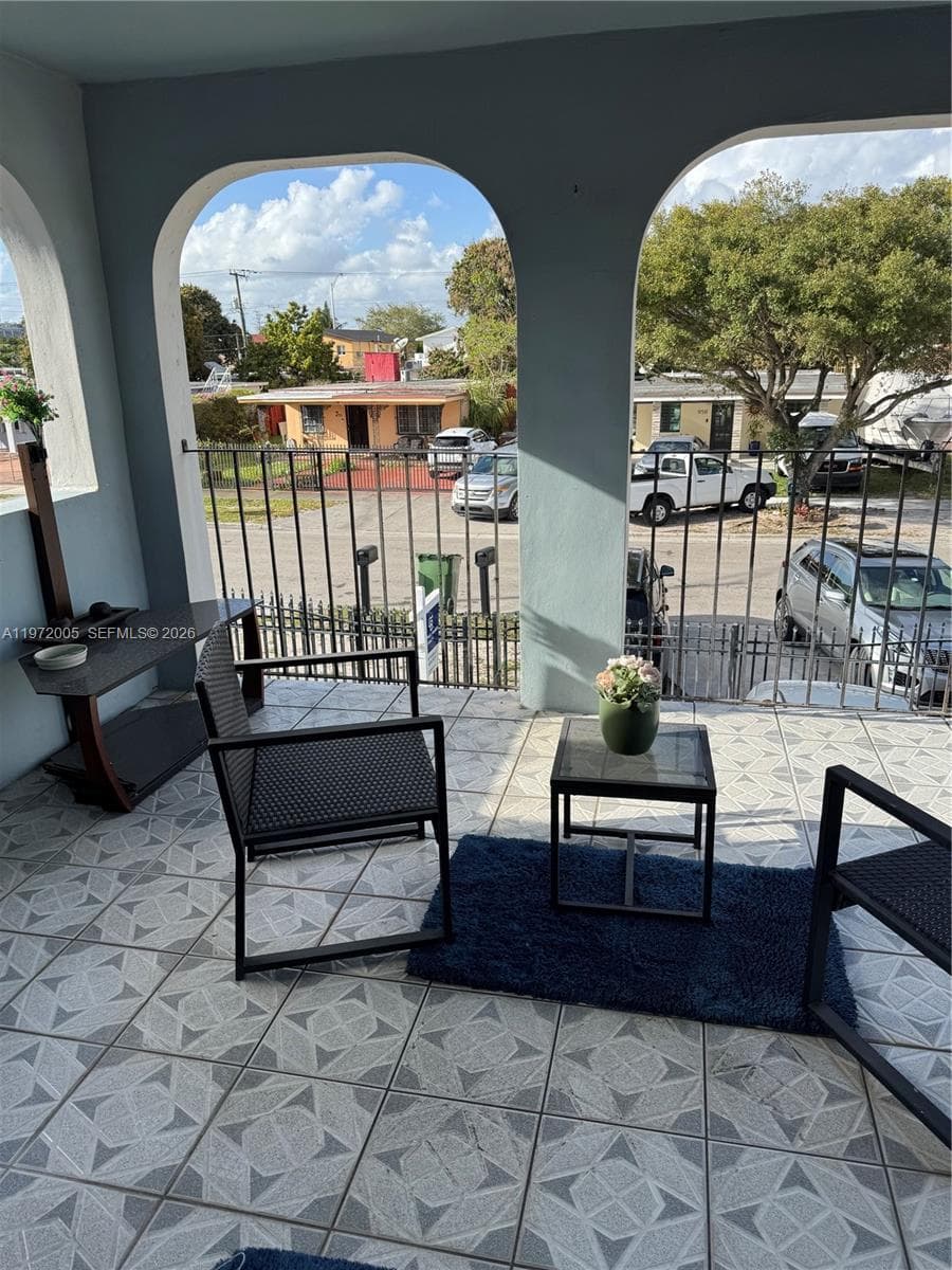 952 E 19th St, Hialeah FL 33013 — 8