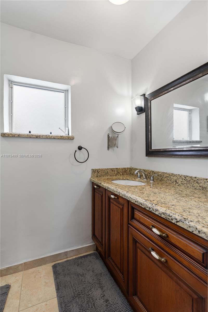 7282 Jacaranda Ln, Miami Lakes FL 33014 — 34