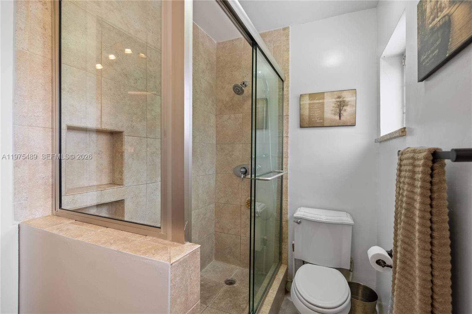 7282 Jacaranda Ln, Miami Lakes FL 33014 — 35