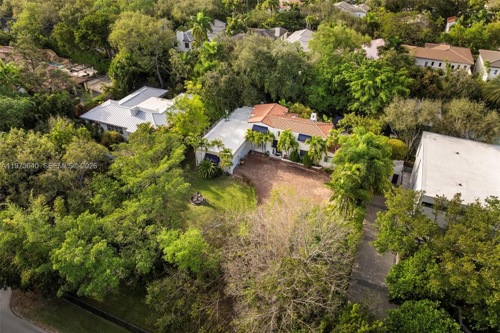 1645 S Bayshore Dr, Coconut Grove FL 33133 — 36
