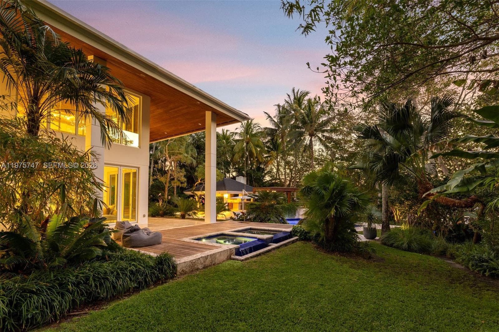 7150 W Lago Dr, Coral Gables FL 33143 — 7