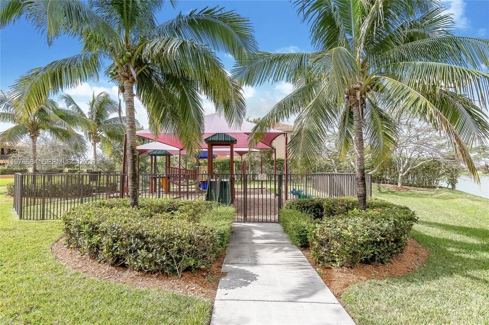 18821 SW 74th Ct, Cutler Bay FL 33157 — 71