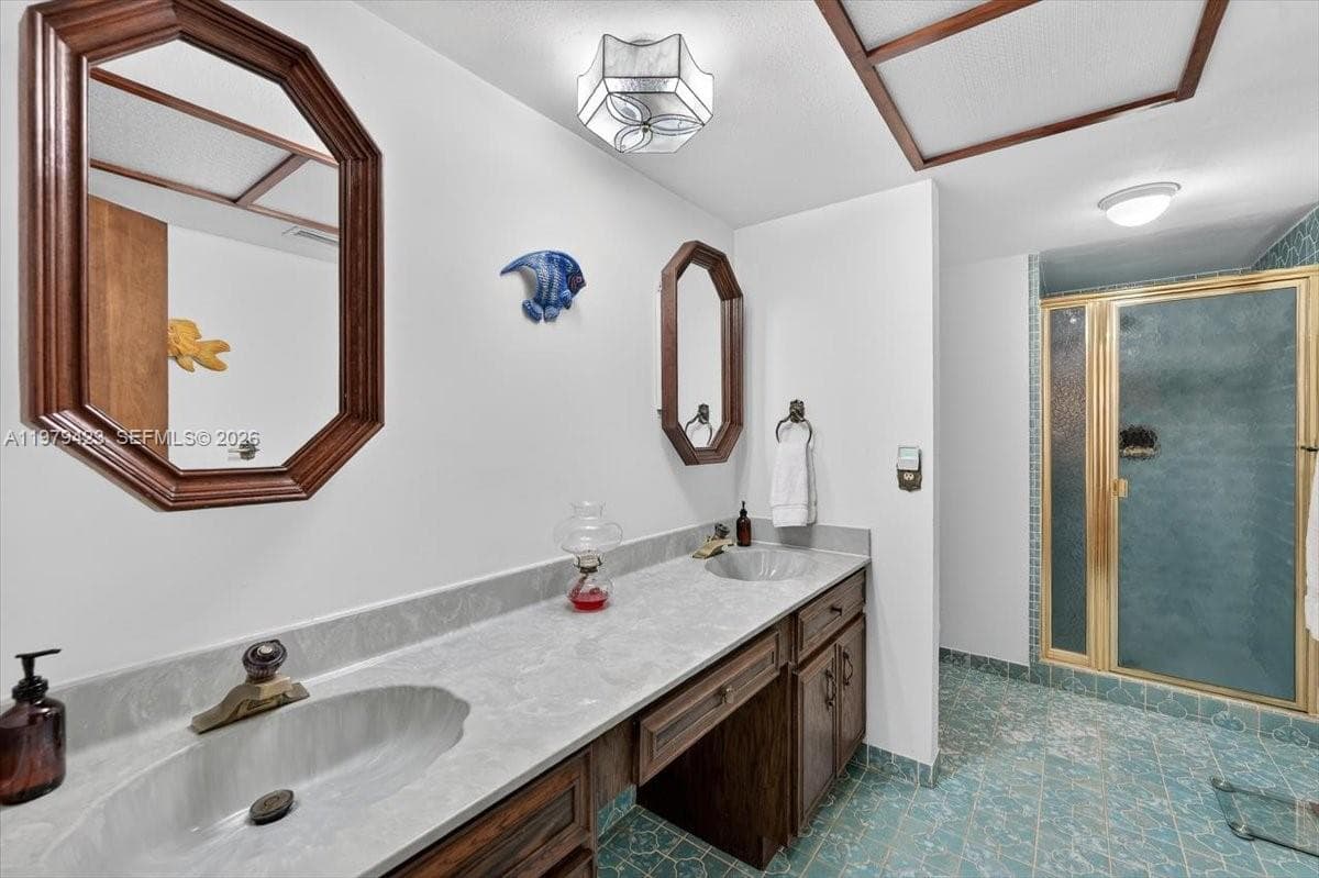 8261 SW 186th St, Cutler Bay FL 33157 — 32