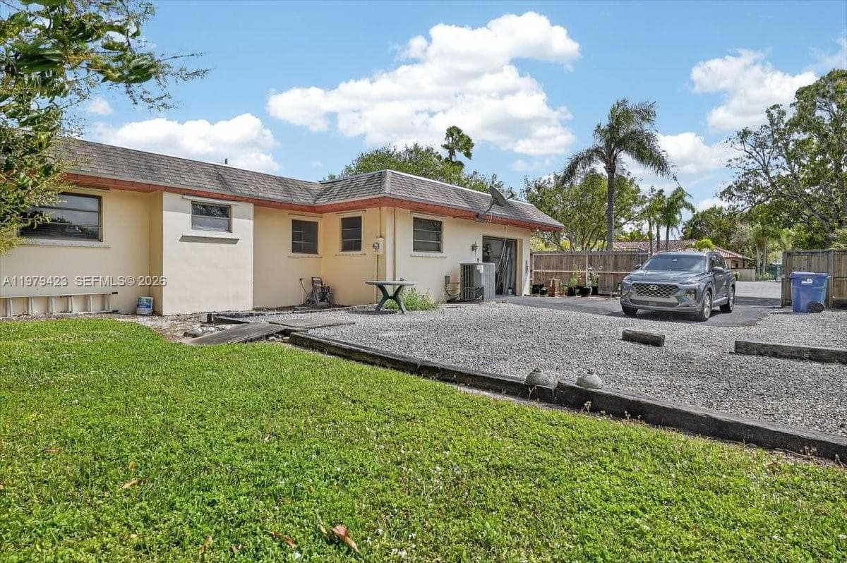 8261 SW 186th St, Cutler Bay FL 33157 — 51