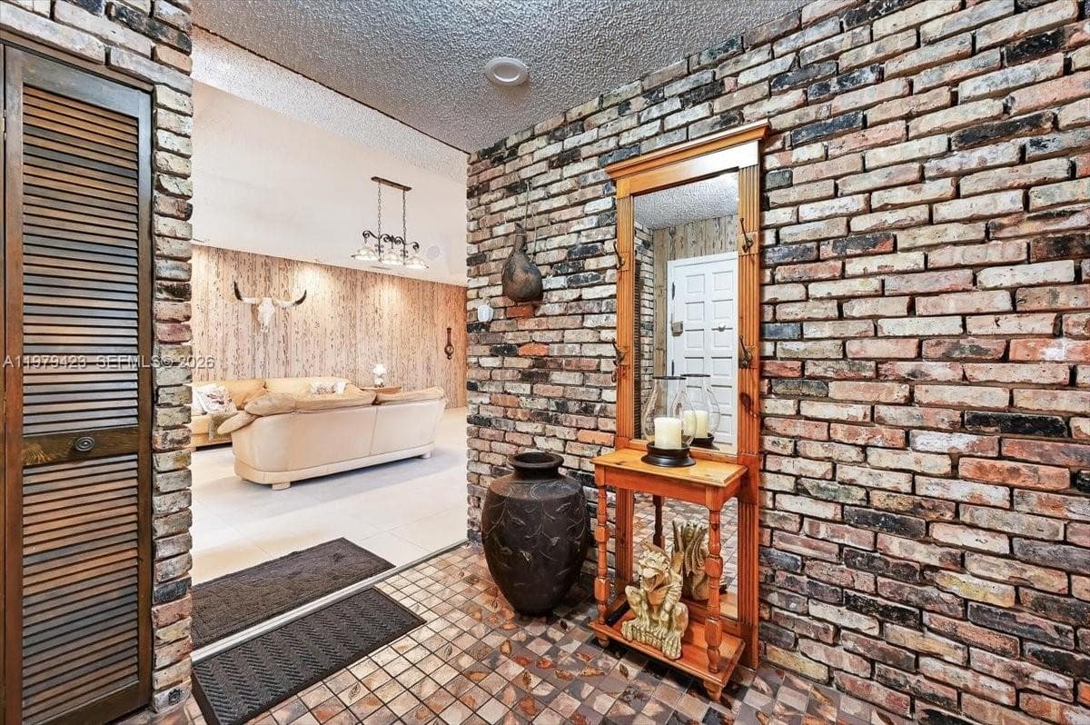 8261 SW 186th St, Cutler Bay FL 33157 — 8