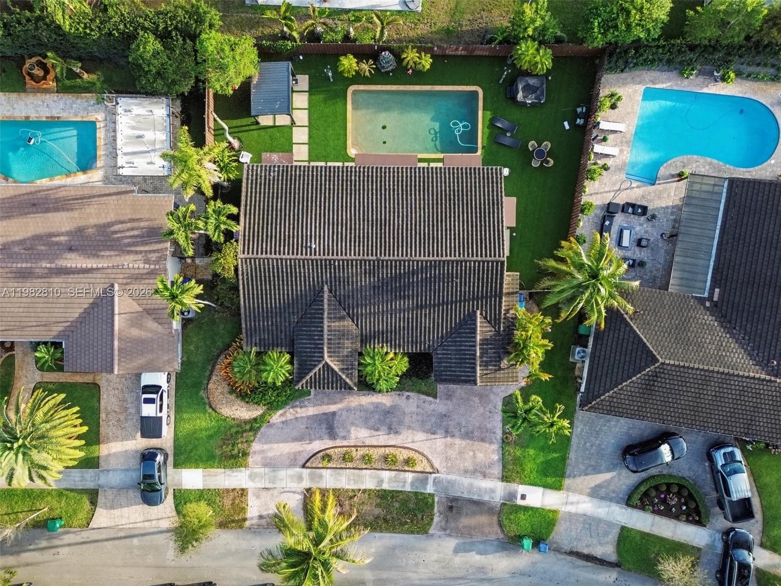 6726 Orchid Dr, Miami Lakes FL 33014 — 35