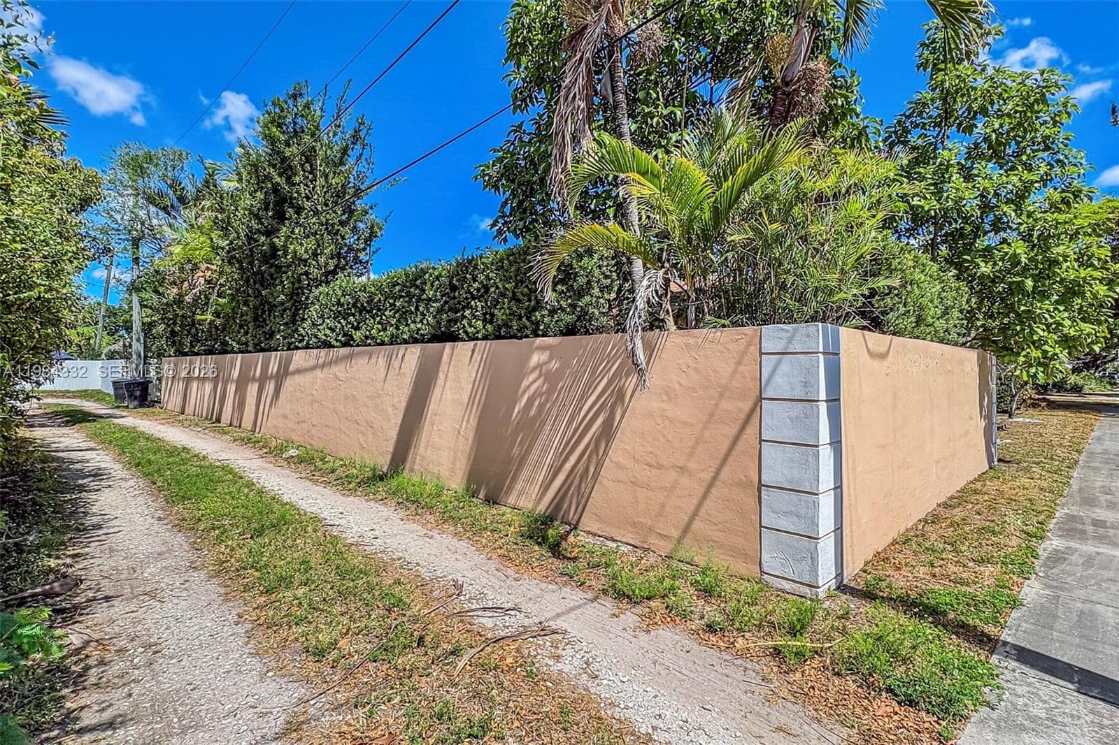 1800 Miami Springs Ave, Miami Springs FL 33166 — 40