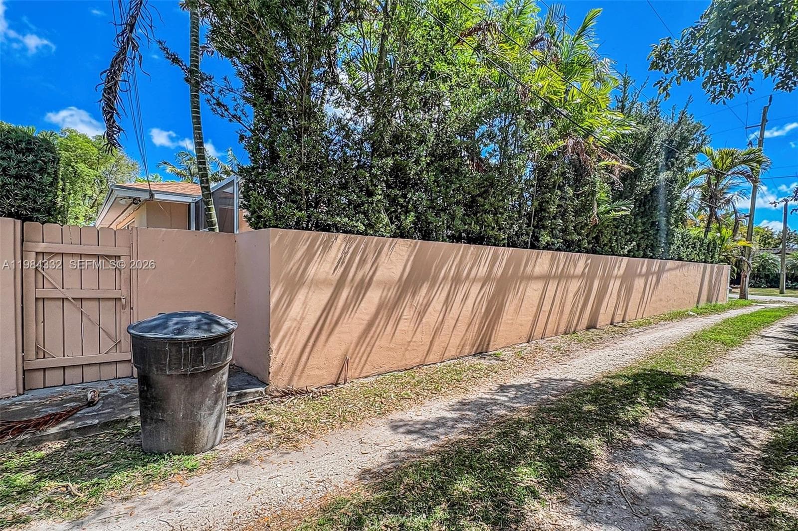 1800 Miami Springs Ave, Miami Springs FL 33166 — 39