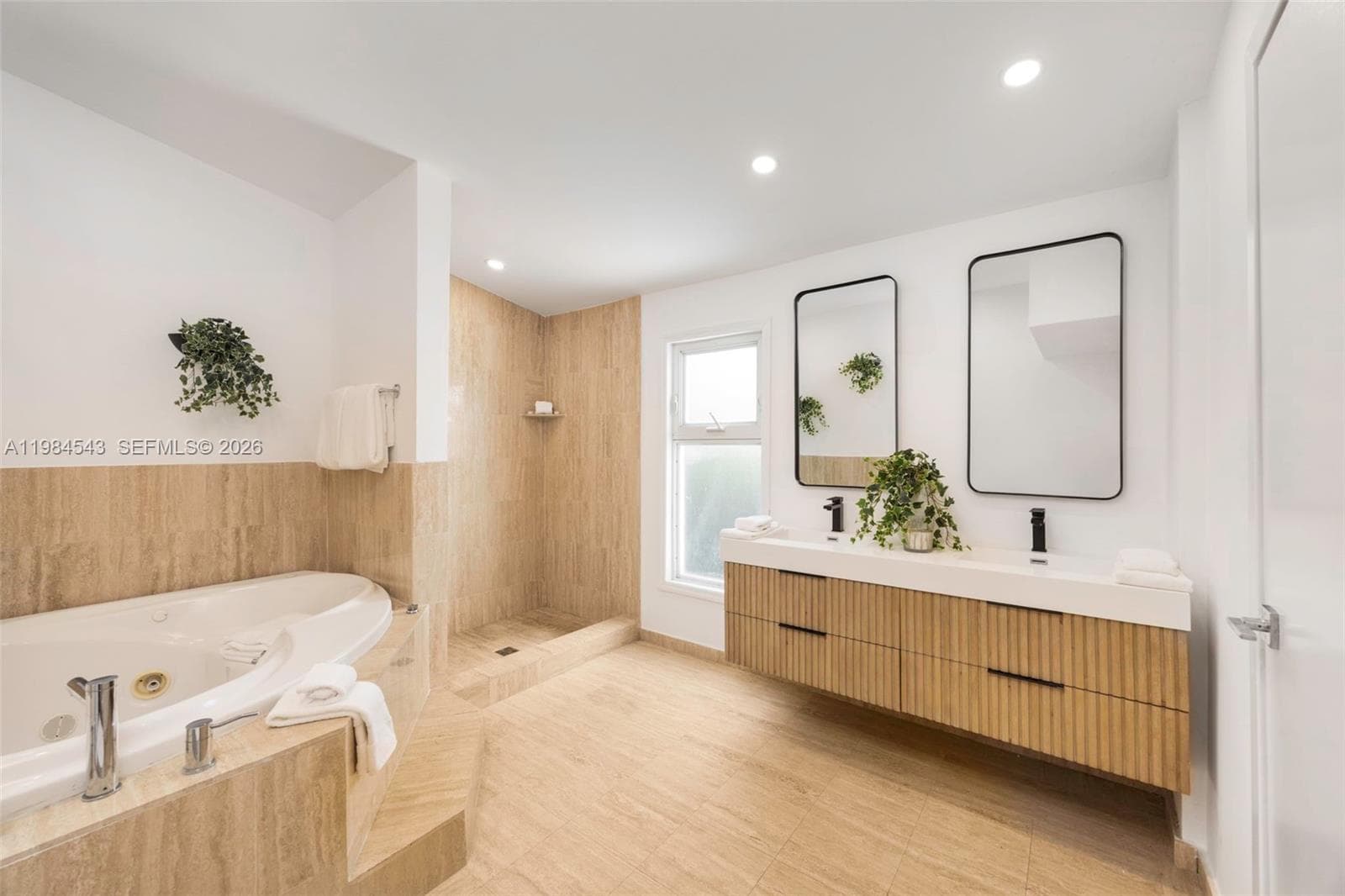 3090 Kirk St, Coconut Grove FL 33133 — 17