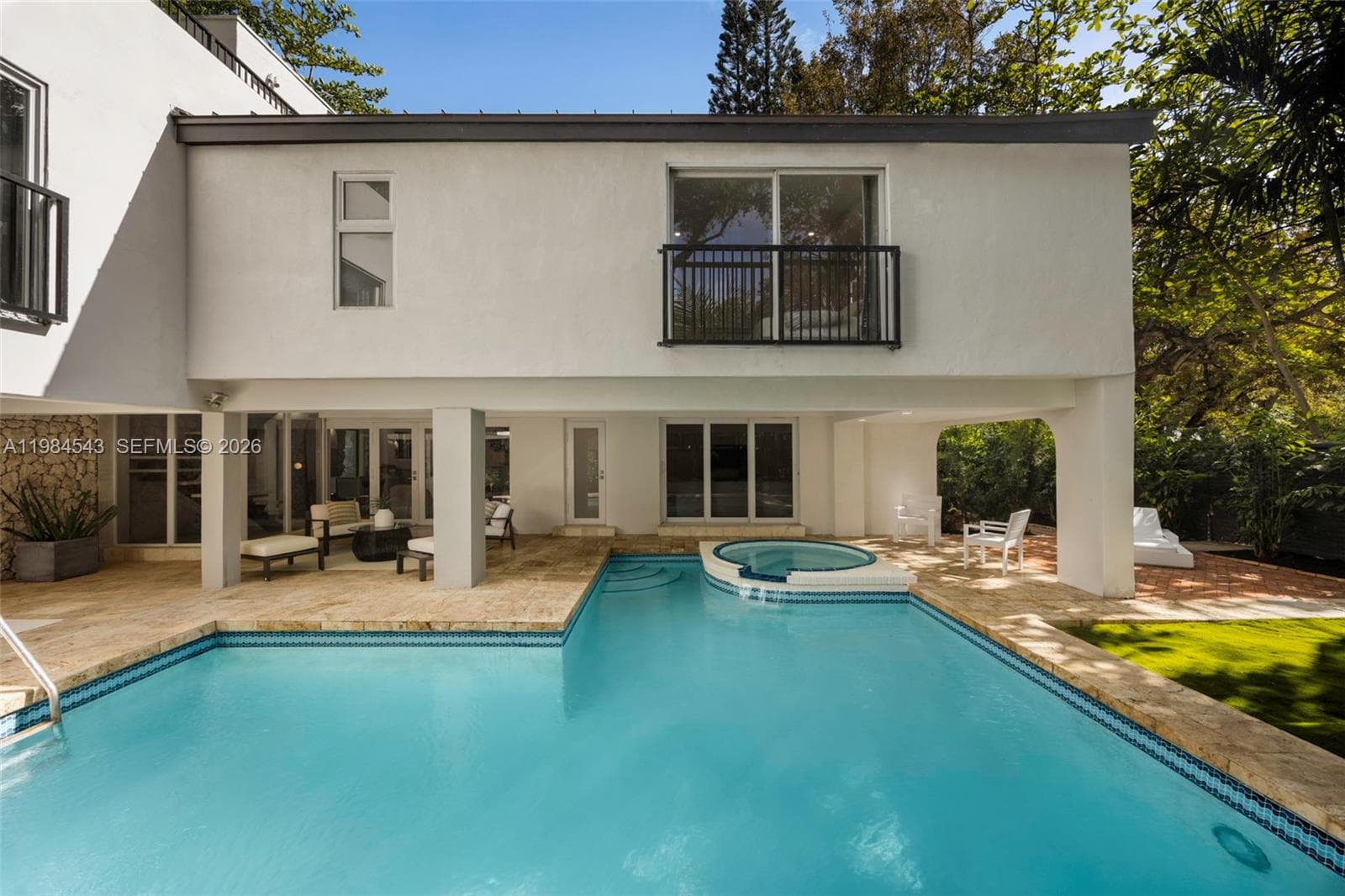 3090 Kirk St, Coconut Grove FL 33133 — 24