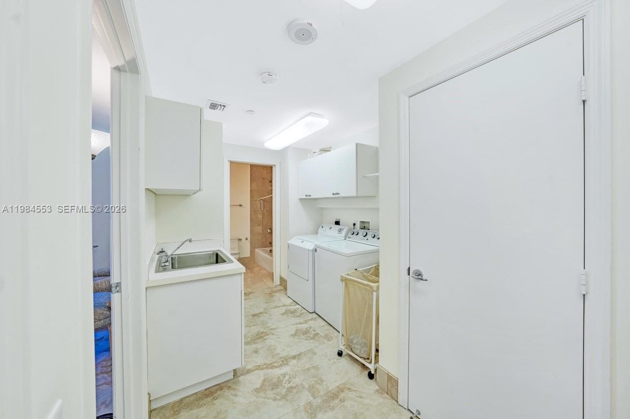 21200 Point Pl # 1901, Aventura FL 33180 — 50