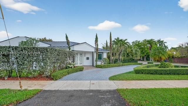 588 Mokena Dr, Miami Springs FL 33166 — 2