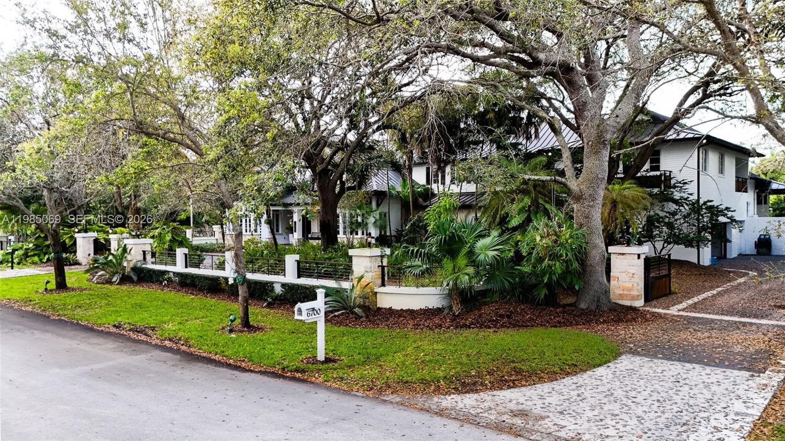 6700 SW 132nd St, Pinecrest FL 33156 — 97