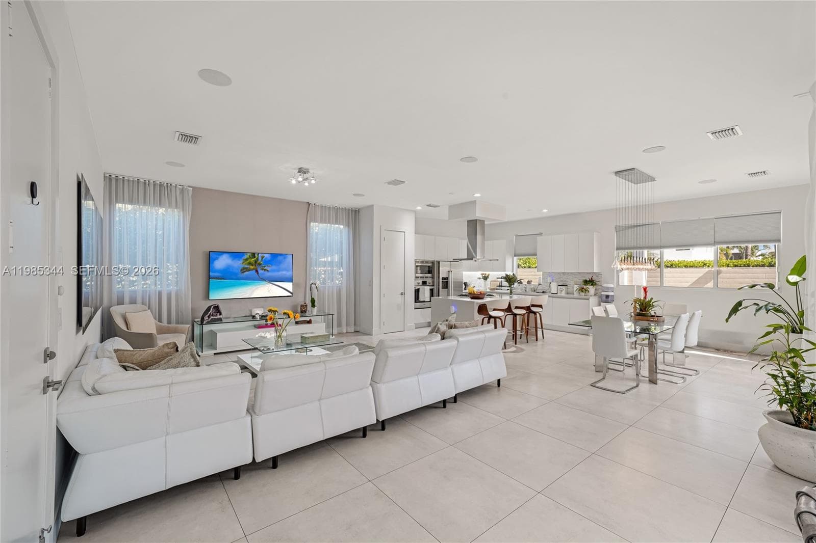 7515 NW 99th Ave, Doral FL 33178 — 8