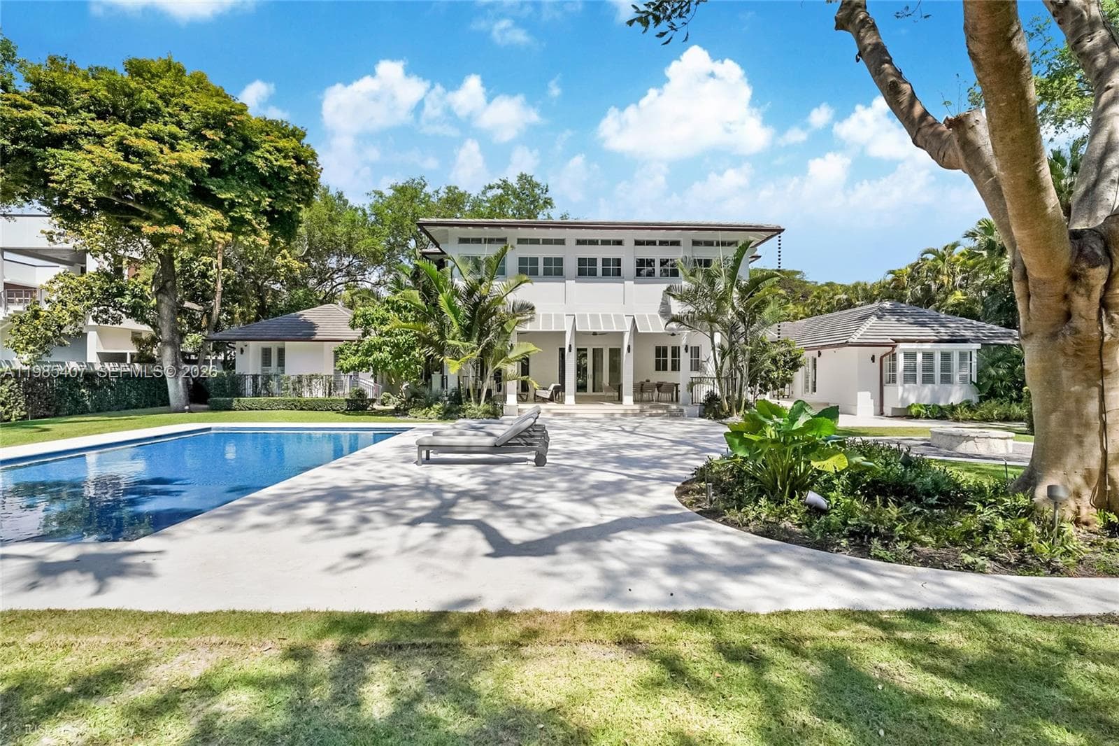 4550 Sunset Dr, Coral Gables FL 33143 — 2